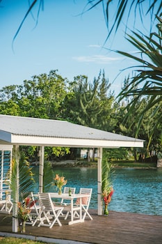 tropicana lagoon apartments