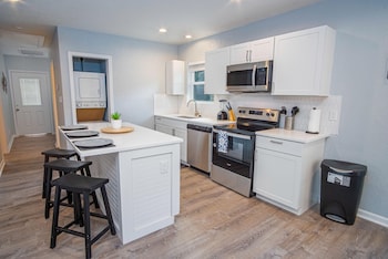 charming 3br 1ba close to vibrant downtown