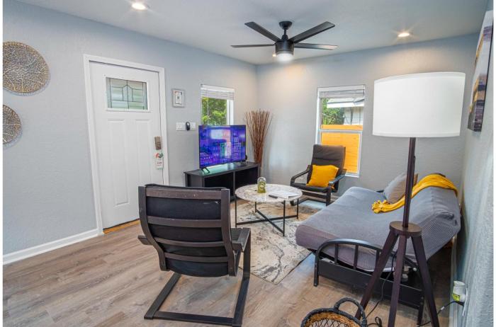 charming 3br 1ba close to vibrant downtown