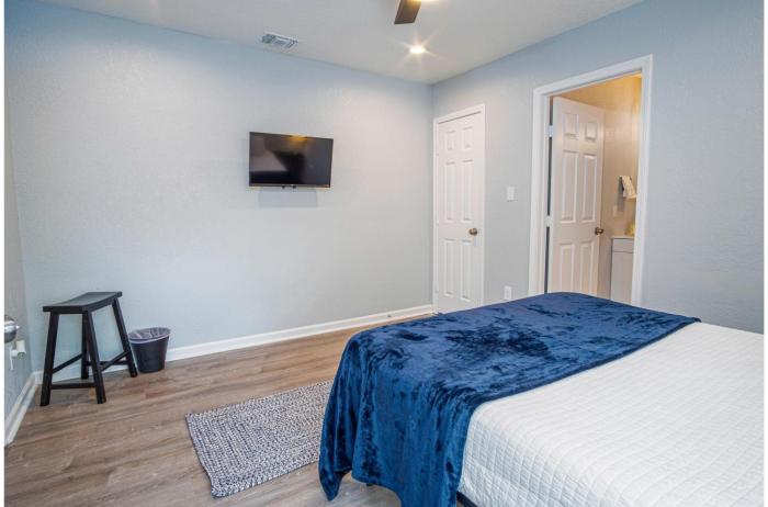charming 3br 1ba close to vibrant downtown