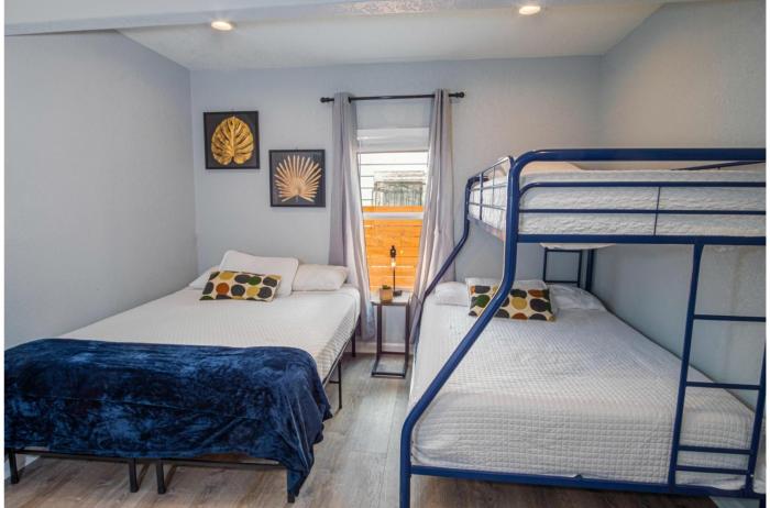 charming 3br 1ba close to vibrant downtown