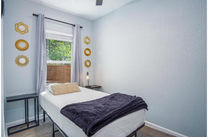 charming 3br 1ba close to vibrant downtown