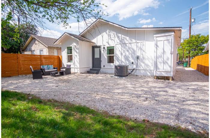 charming 3br 1ba close to vibrant downtown