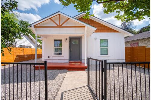 charming 3br 1ba close to vibrant downtown