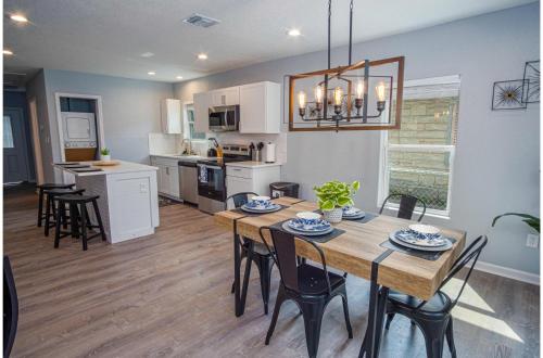 charming 3br 1ba close to vibrant downtown