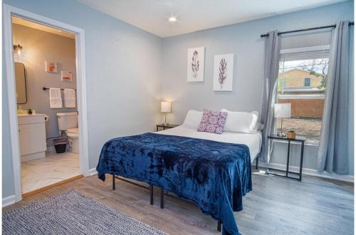charming 3br 1ba close to vibrant downtown