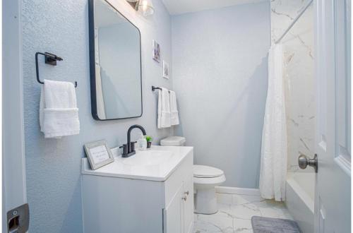 charming 3br 1ba close to vibrant downtown