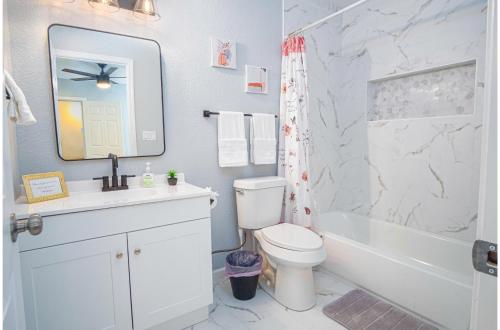 charming 3br 1ba close to vibrant downtown