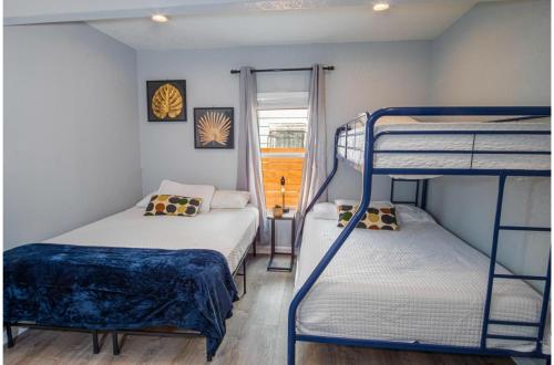 charming 3br 1ba close to vibrant downtown