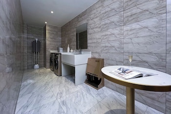 yizhi hotel gz sports west rd subway
