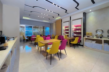 yizhi hotel gz sports west rd subway