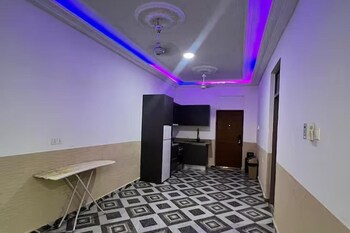 5 bedroom house sleeps 12 balcony hired security