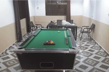 5 bedroom house sleeps 12 balcony hired security
