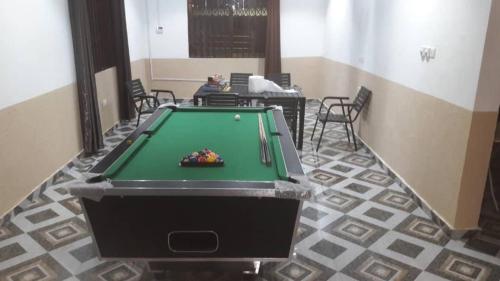 5 bedroom house sleeps 12 balcony hired security