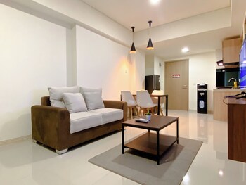 Homey 2Br With Work Space At Meikarta Apartment,,2 star