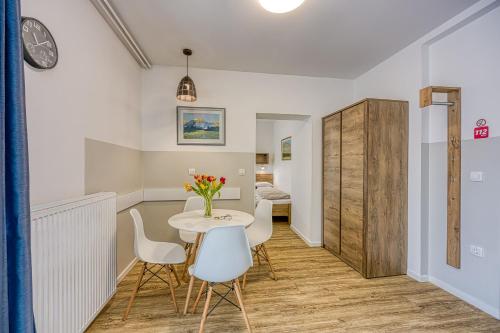jantar apartments