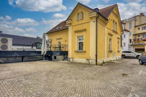 jantar apartments