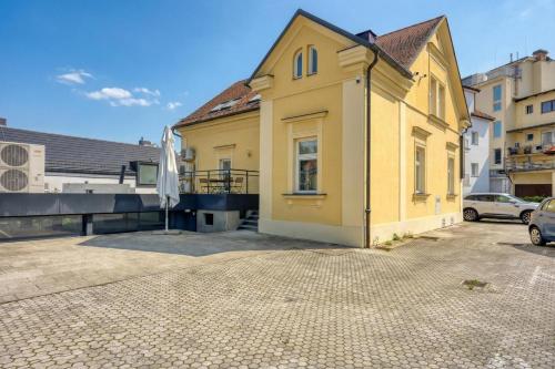 jantar apartments