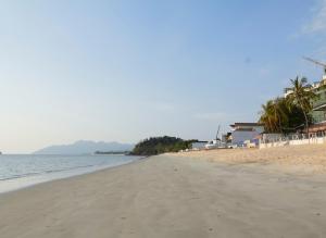 corrie chalet pantai cenang langkawi