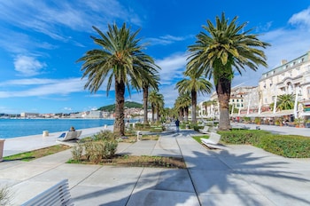 apartment and room columbo