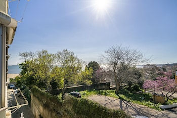 peaceful alges family home