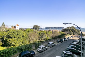 peaceful alges family home