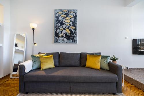 peaceful alges family home