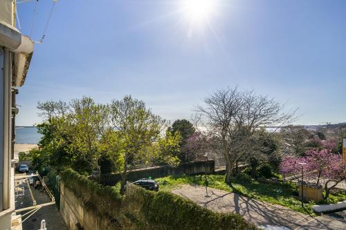 peaceful alges family home