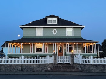 Hubble House Inn,,2 star