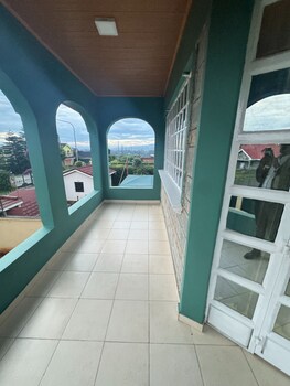 naivasha gate away palace