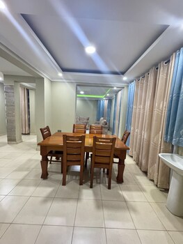 naivasha gate away palace