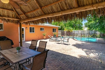 hidden gem vacation villa w private pool tikihut