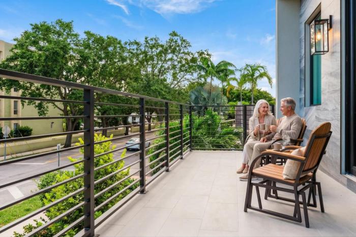 luxury paradise walk to las olas 5 mins to beach