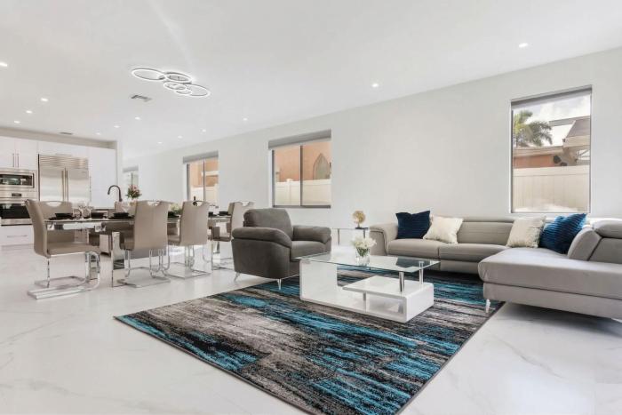 luxury paradise walk to las olas 5 mins to beach