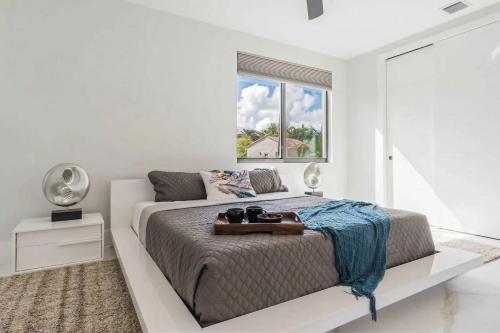 luxury paradise walk to las olas 5 mins to beach