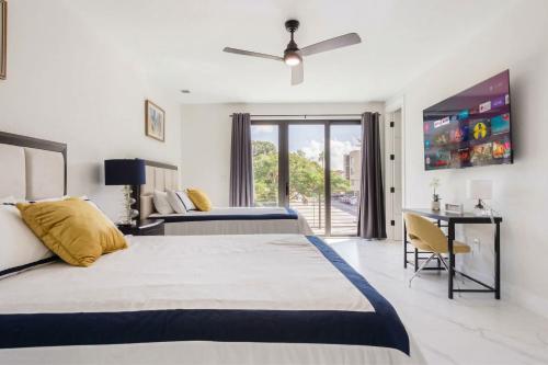 luxury paradise walk to las olas 5 mins to beach