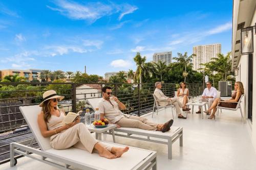 luxury paradise walk to las olas 5 mins to beach
