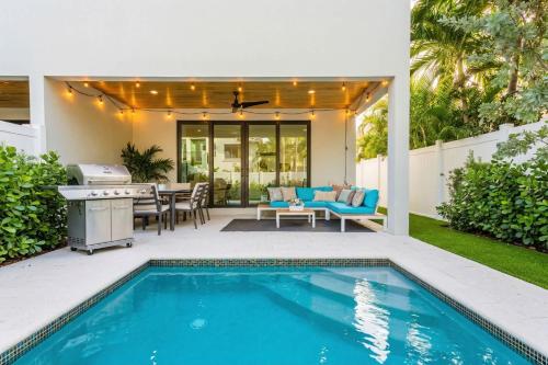 luxury paradise walk to las olas 5 mins to beach