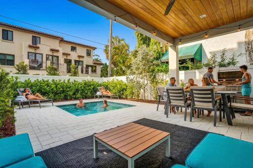 luxury paradise walk to las olas 5 mins to beach