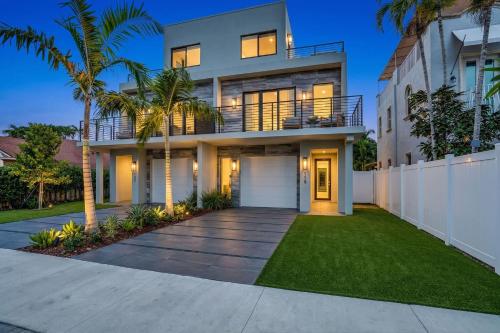 luxury paradise walk to las olas 5 mins to beach