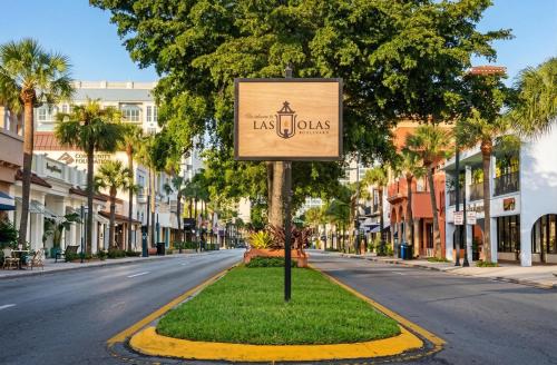 luxury paradise walk to las olas 5 mins to beach