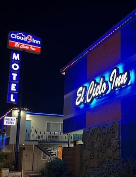 Cloud 9 Inn - El Cielo Inn,,2 star