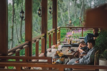 Alam Caldera Camp & Resto,,3 star