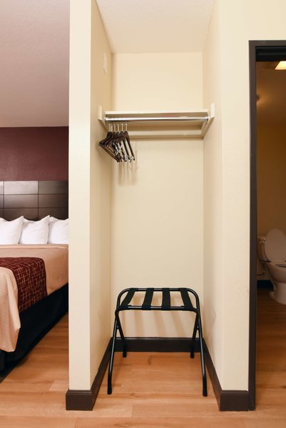 red roof inn bakersfield