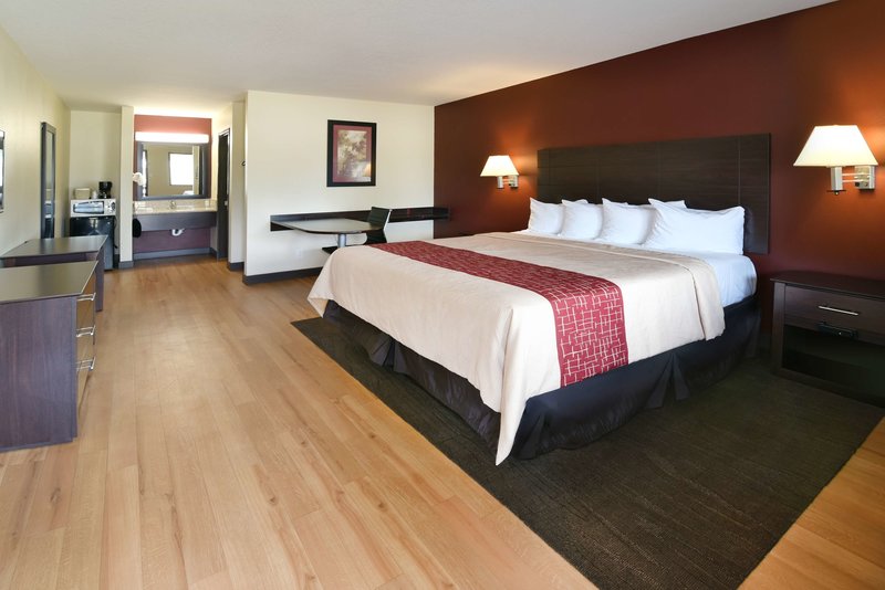 red roof inn bakersfield