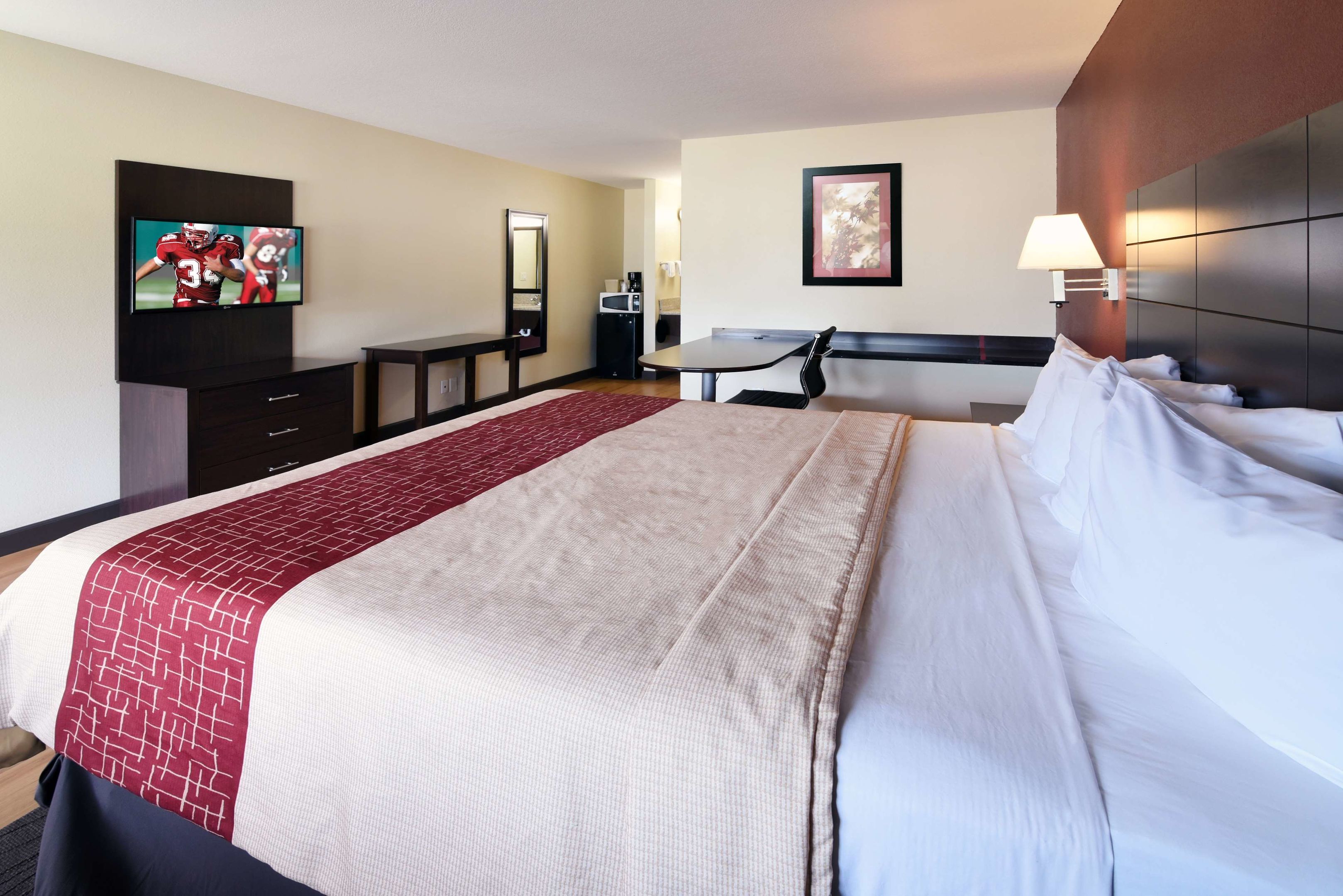 red roof inn bakersfield