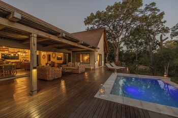 Ukanyi Luxury Villa,,5 star