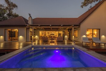Ukanyi Luxury Villa,,5 star