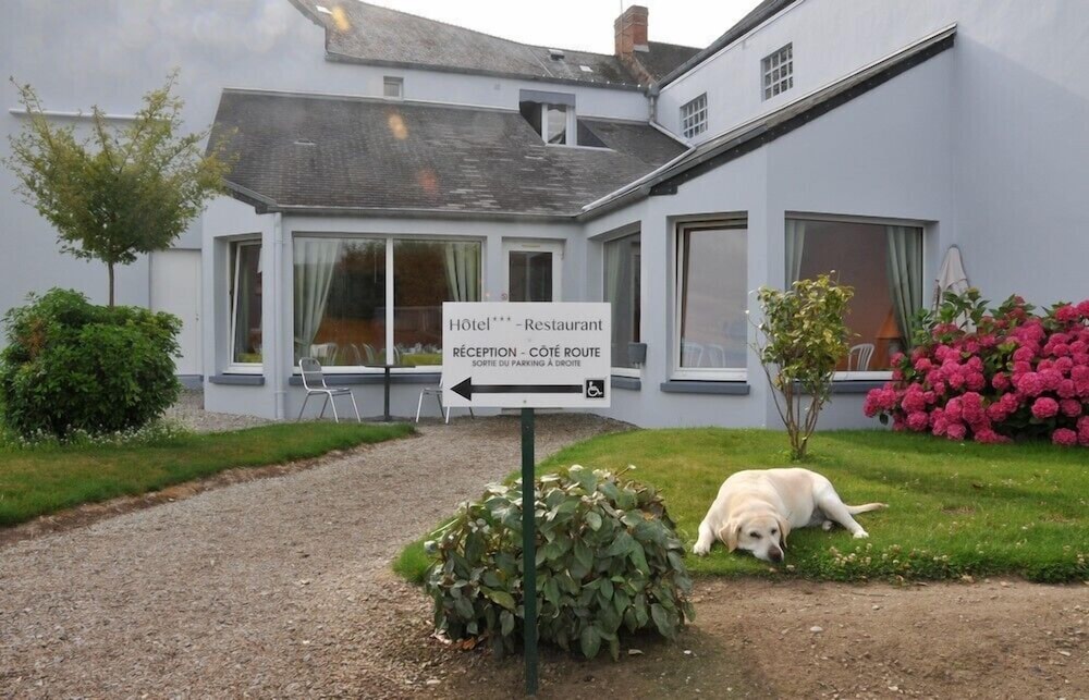 hotel au moyne de saire