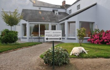 hotel au moyne de saire